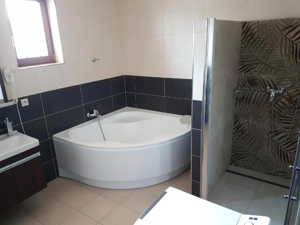 Vila Lexus Veľký Meder Εξωτερικό φωτογραφία